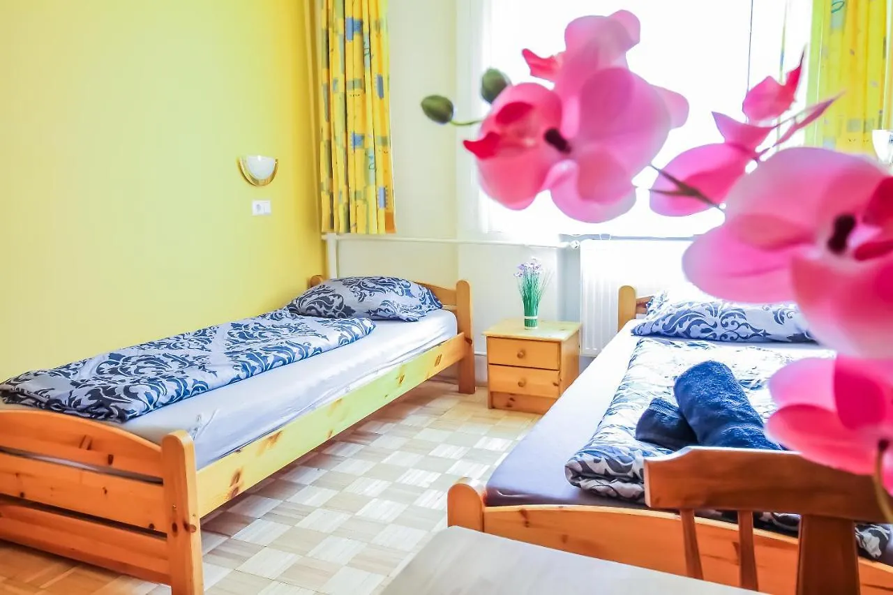 Economic 2Sb Apartment In Lively Area Vienne 0*,  Autriche