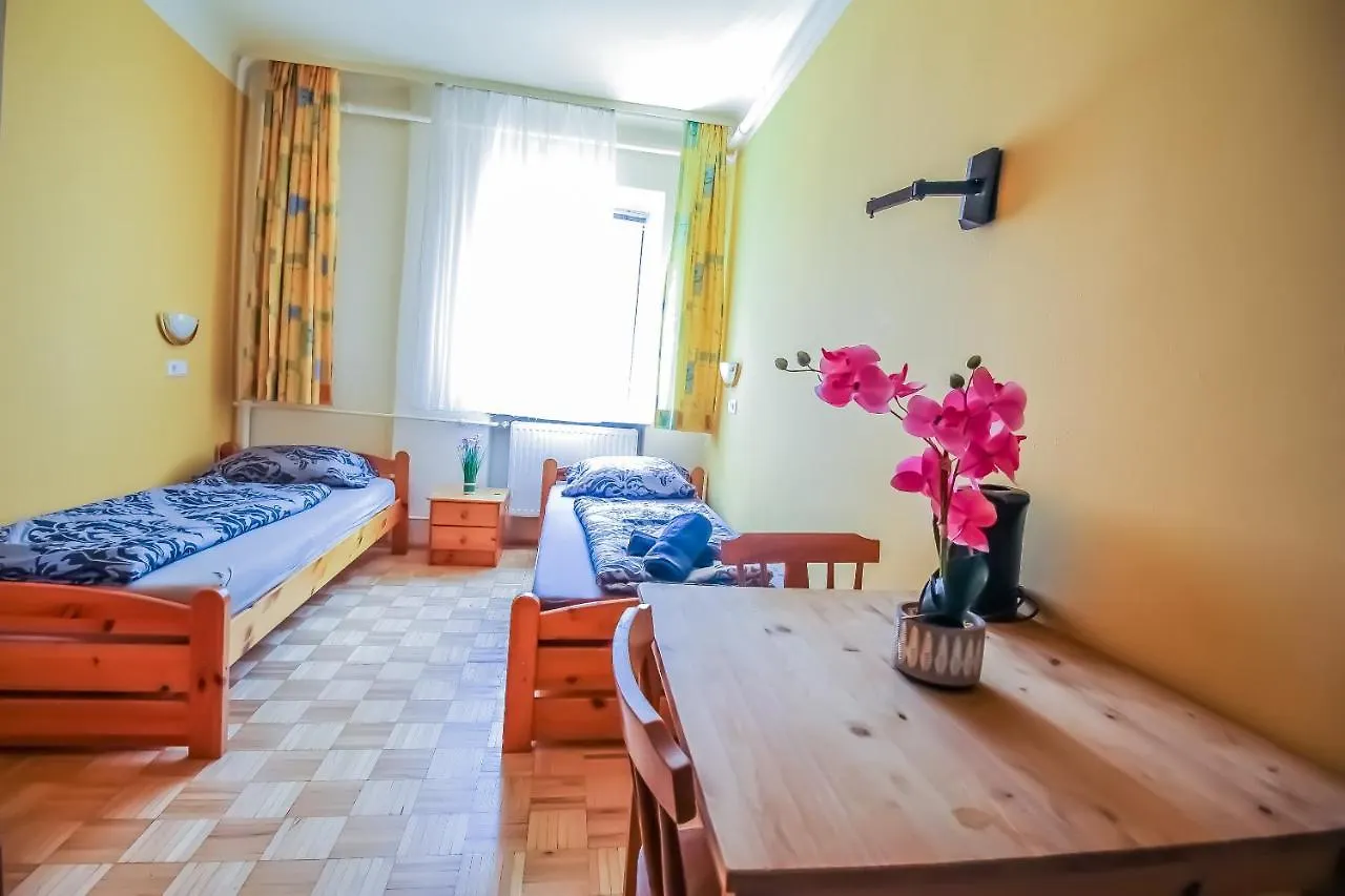 Economic 2Sb Apartment In Lively Area Vienne