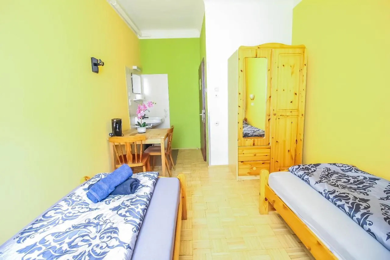 Economic 2Sb Apartment In Lively Area Vienne