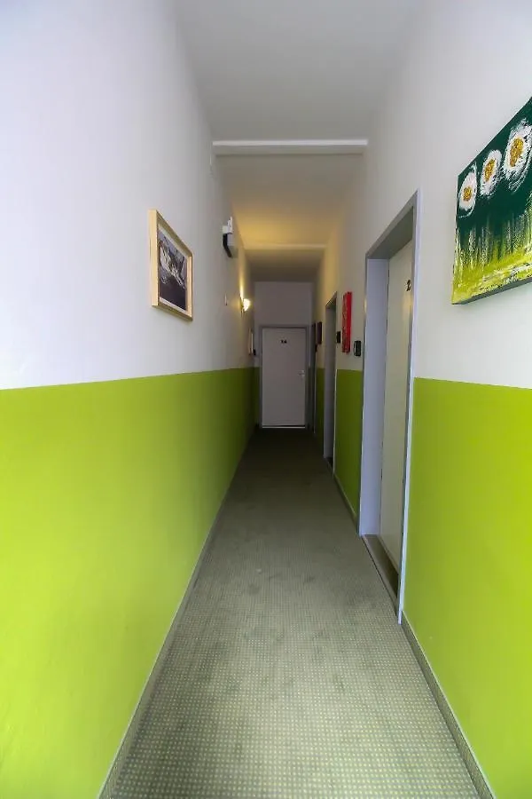 Economic 2Sb Apartment In Lively Area Viena 0*,